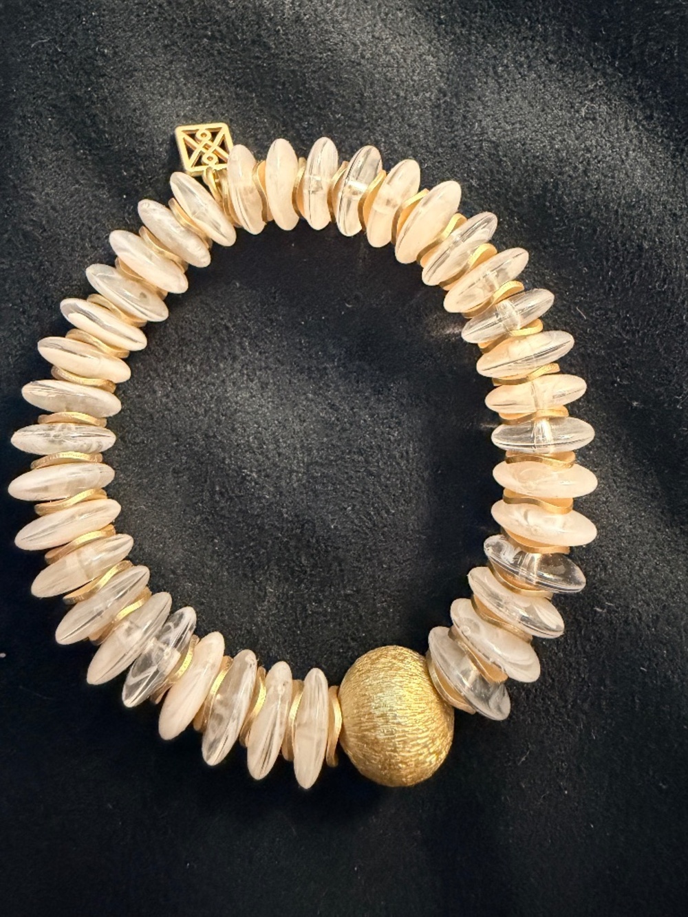 Pearlized bead and gold accent bracelet